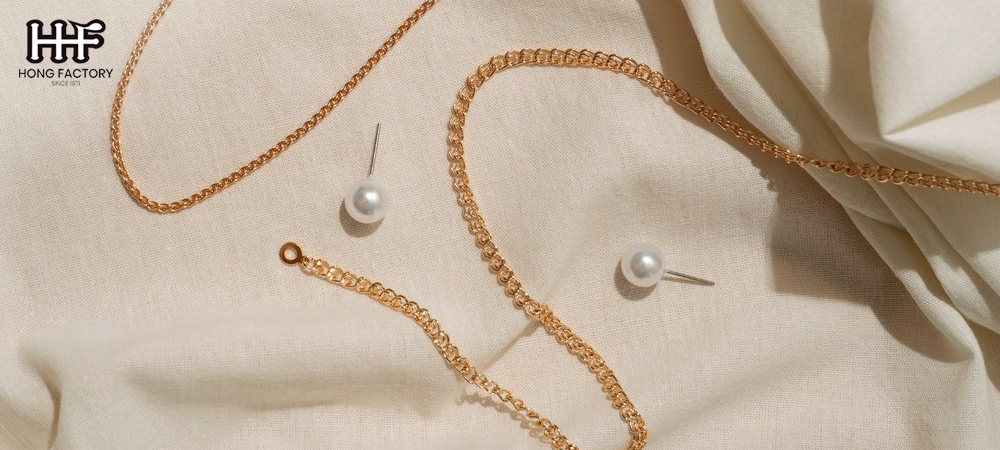 Variations of Box Chain Necklaces Variations of Box Chain Necklaces