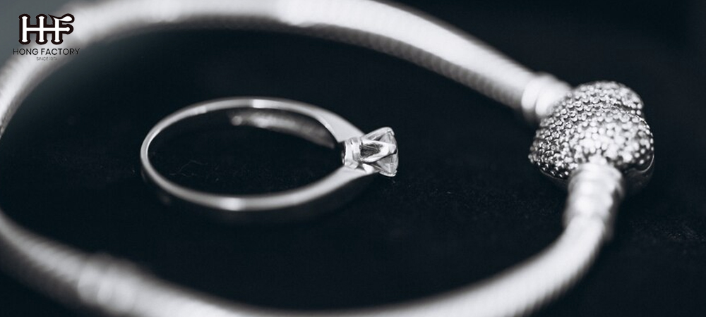 Types What's the Difference Between Sterling Silver and Silver Types What's the Difference Between Sterling Silver and Silver